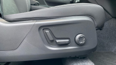 Volvo XC40 2.0 B4P Plus Dark 5dr Auto Petrol Estate